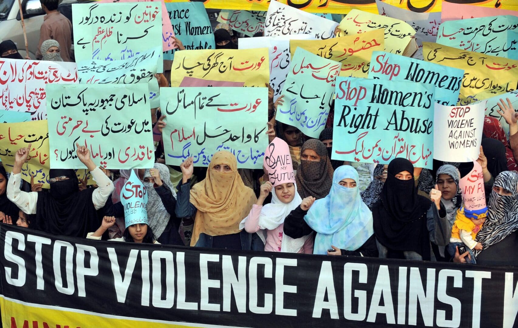 Supporters of Tehrik-e-Minhaj ul Quran, an Islamic Organisation protest against "honour killings" of women in Lahore on November 21, 2008. Human rights lawyer Zia Awan said that more than 62,000 cases of women abused in Pakistan since the year 2000 and 159 women died in honour killings in the year to September 30.