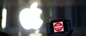 226700_supporters_rally_at_apple_stores_against_government_interference_into_iphones.jpg