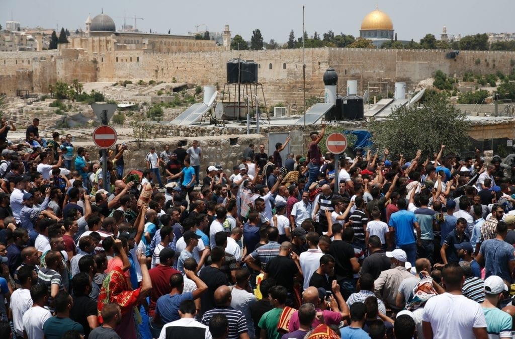 Israeli forces attack peaceful crowds at Jerusalem holy site Amnesty International USA