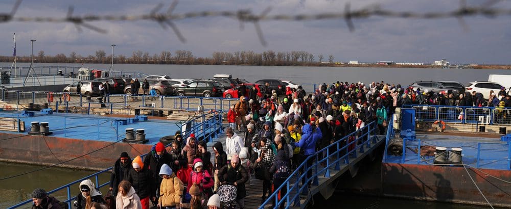 Ukrainian Refugees Flee West To Romania