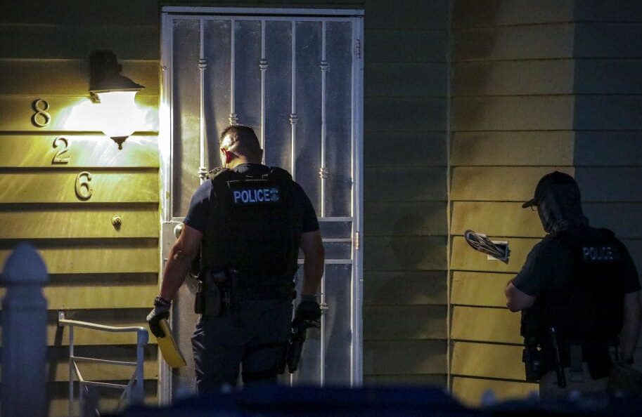 Los Angeles, CA - September 08: In search of illegal immigrant with criminal record Immigration and Customs Enforcement officials knock at the door of a house on early Thursday, Sept. 8, 2022 in Los Angeles, CA. (Irfan Khan / Los Angeles Times via Getty Images)